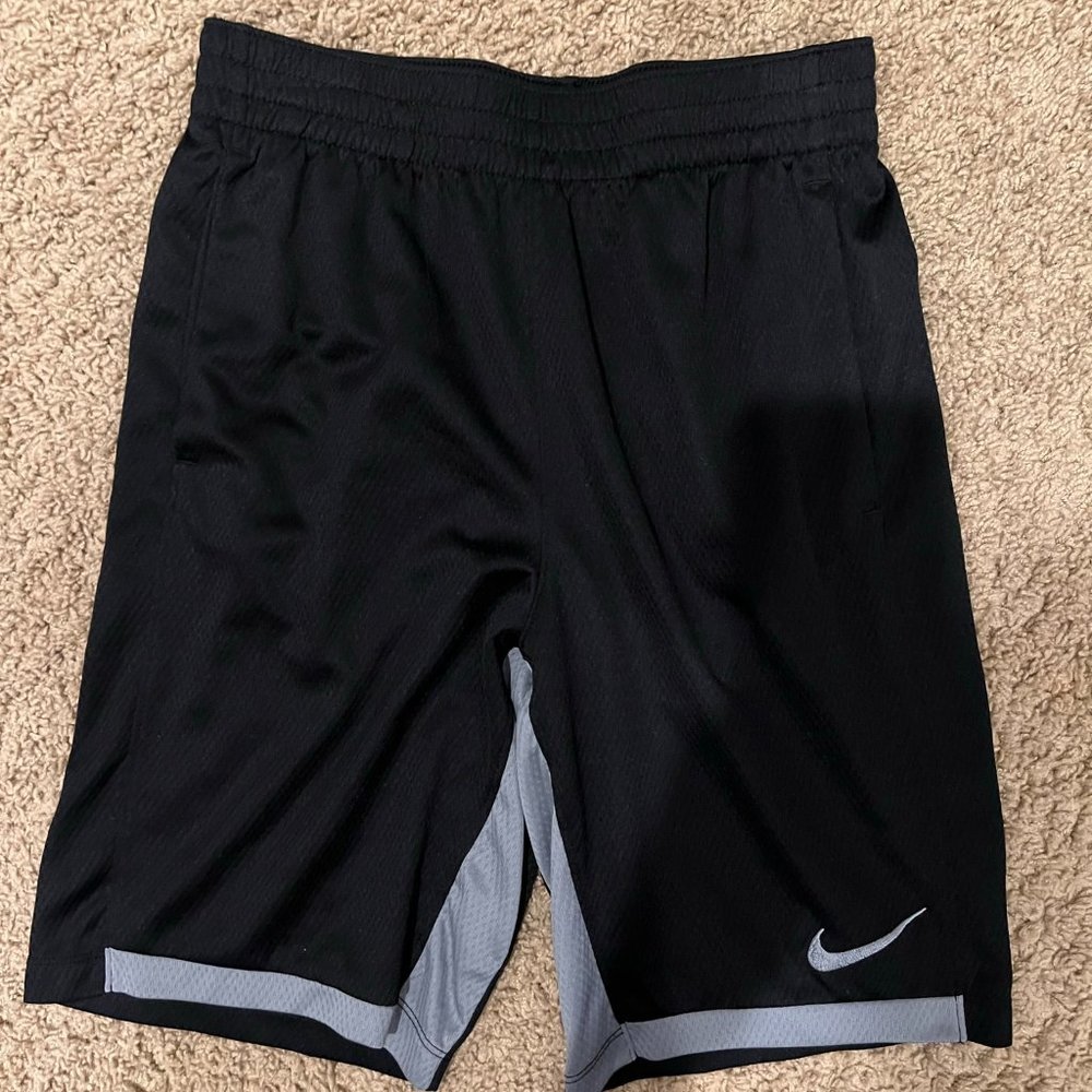 NWT Nike Dri-fit training Shorts - black w/ grey swoosh - boys Large